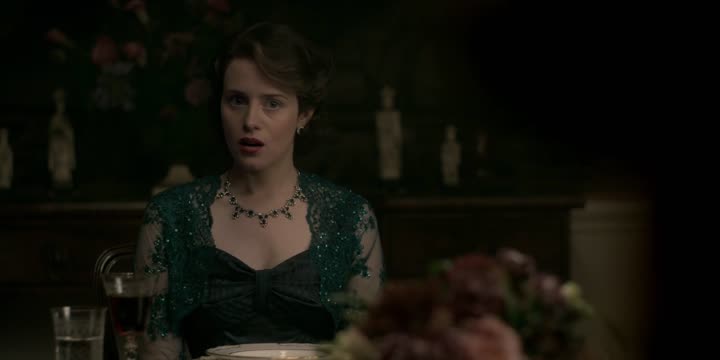Кадр из сериала «Корона»