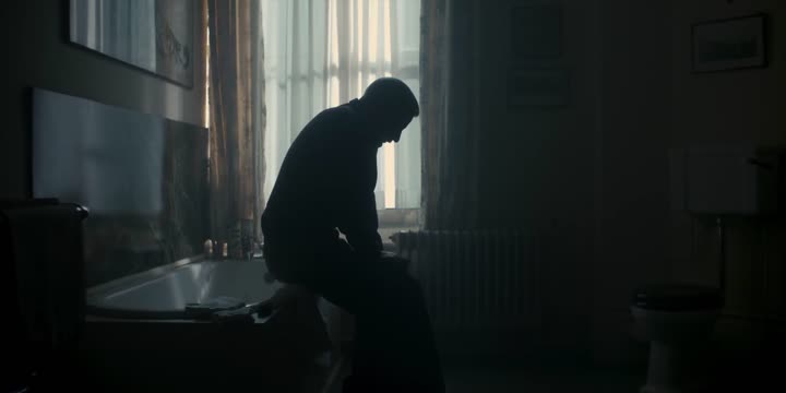 Кадр из сериала «Корона»